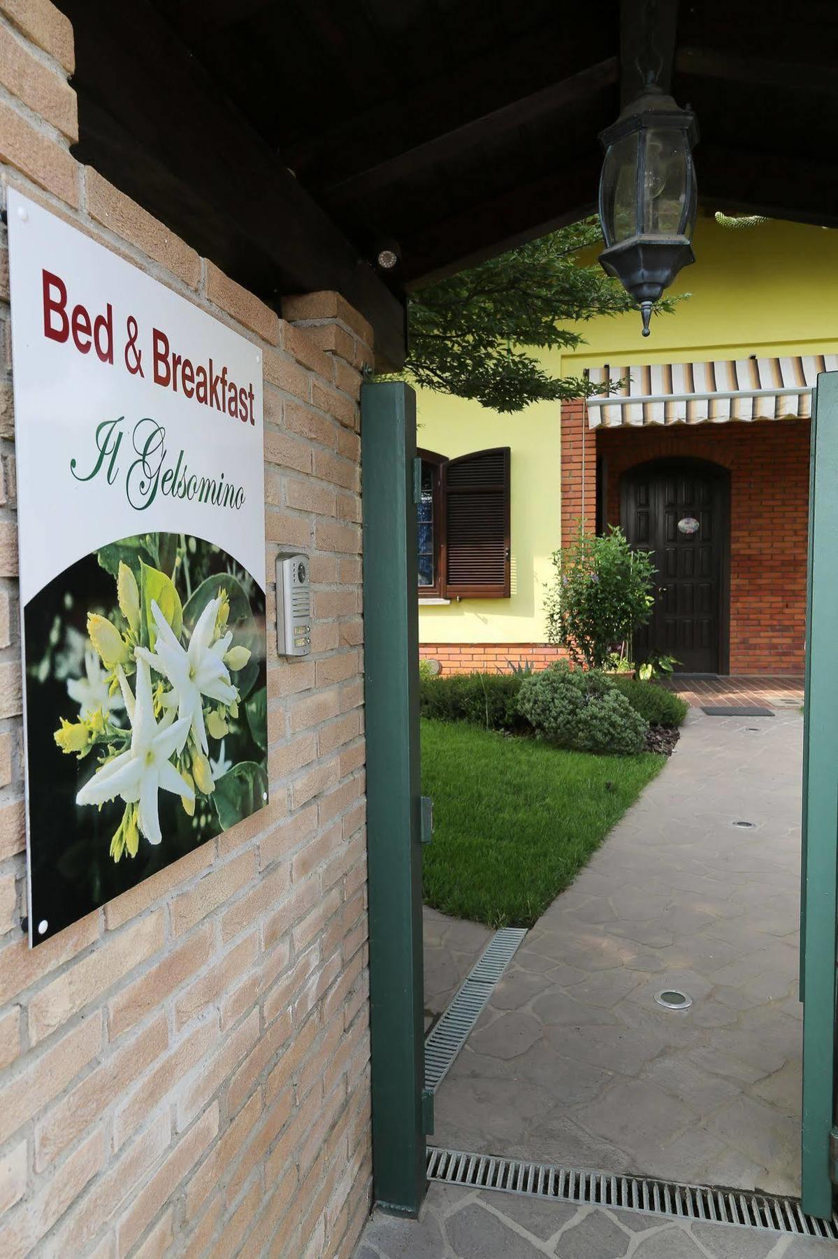 Il Gelsomino Bed & Breakfast Ferno Exterior photo
